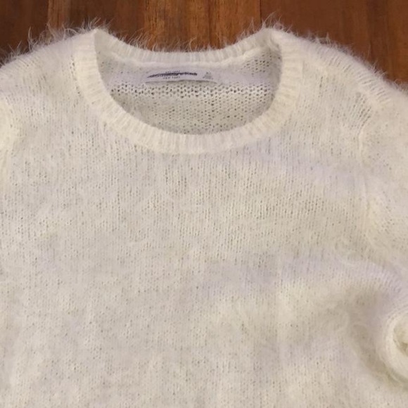 ABERCROMBIE FLUFFY WHITE SWEATER - Picture 4 of 4